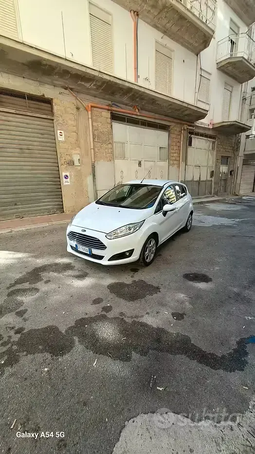 Usata Ford Fiesta 75 CV (55 kW) 2016 Bianco Utilitaria