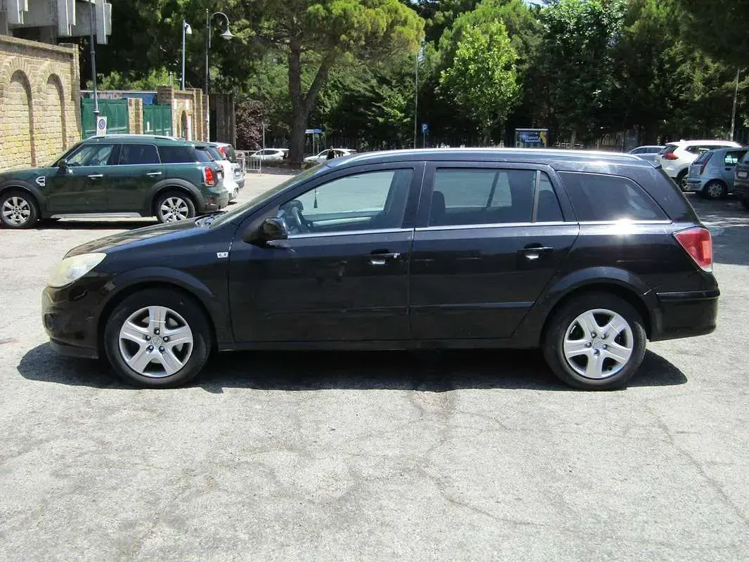 Usata Opel Astra Enjoy 125 CV (91 kW) 2009 Nero Station wagon