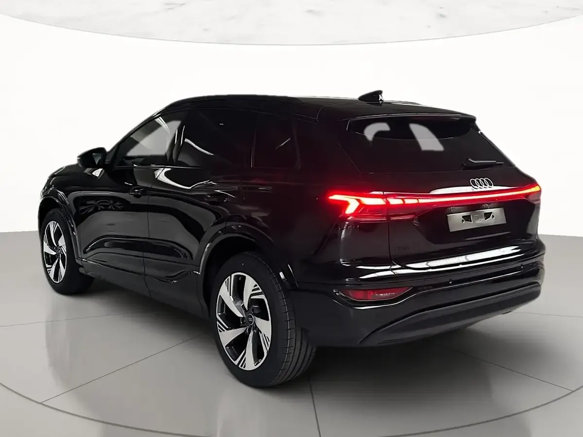 Nuova Audi Q6 e-tron Advanced Plus 214 kW (292 CV) 2026 Nero mito metallizzato SUV