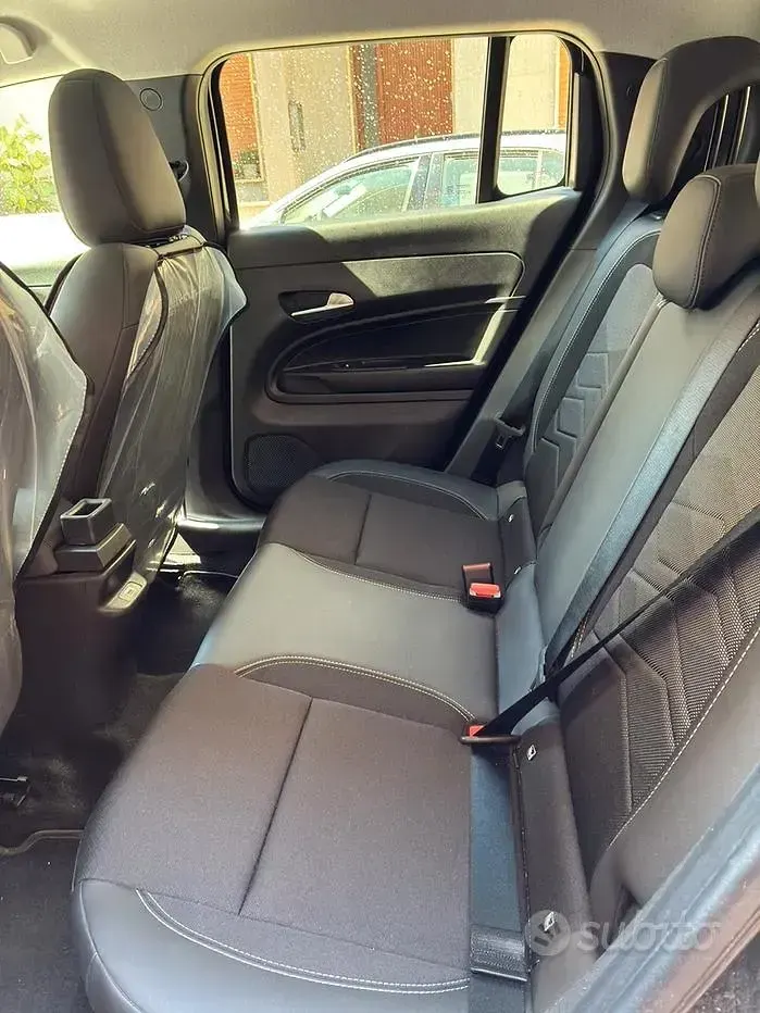 Usata Jeep Avenger EV 61 kW (84 CV) 2025 Nero SUV