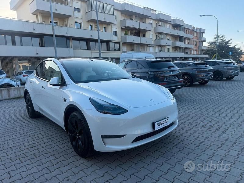 Usata Tesla Model Y Long Range AWD 152 kW (208 CV) 2023 Bianco SUV