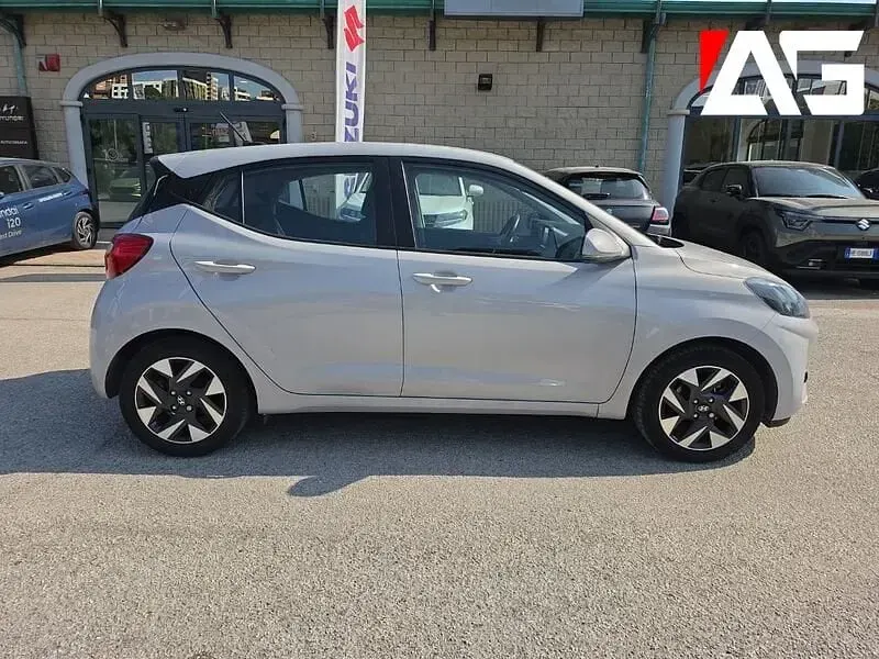 Usata Hyundai i10 67 CV (49 kW) 2023 Grigio Utilitaria