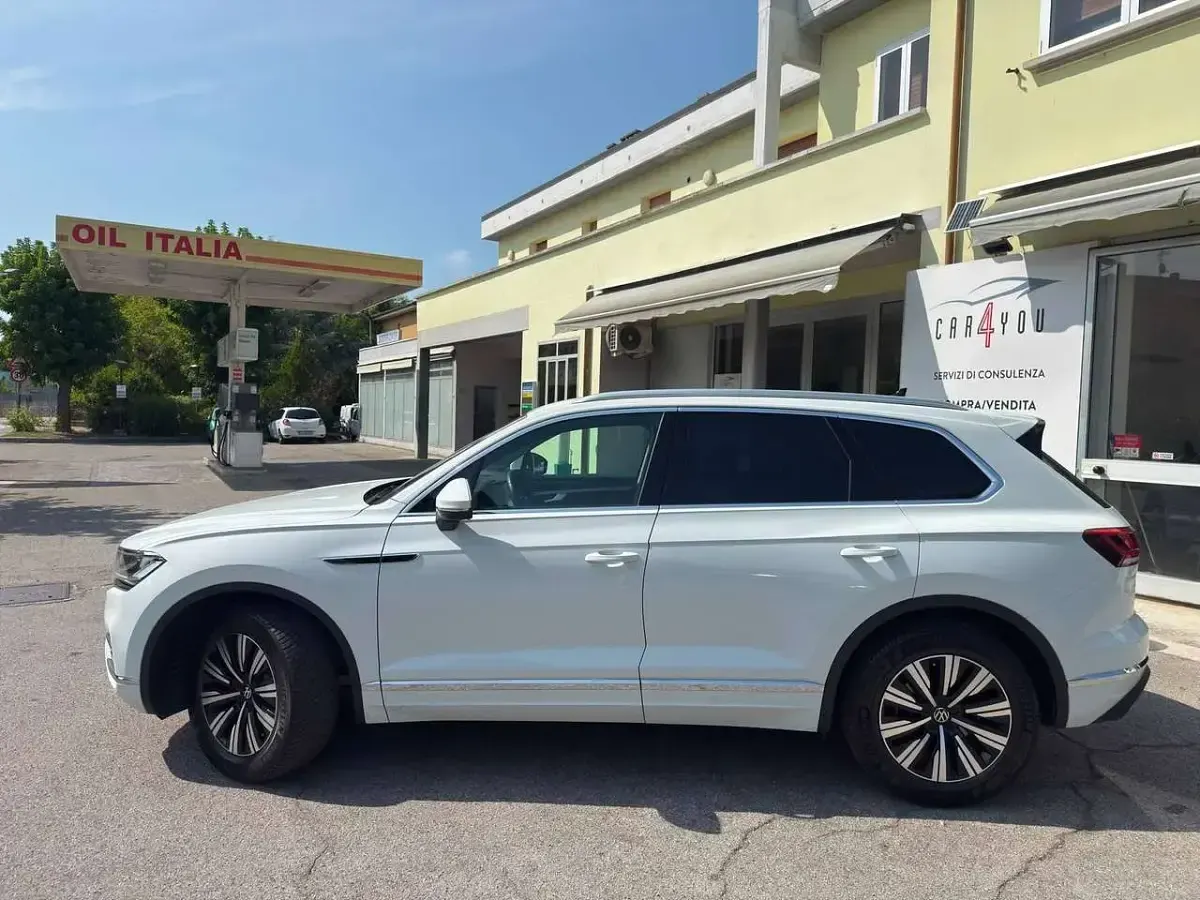 Usata VW Touareg Elegance 231 CV (169 kW) 2023 Bianco SUV