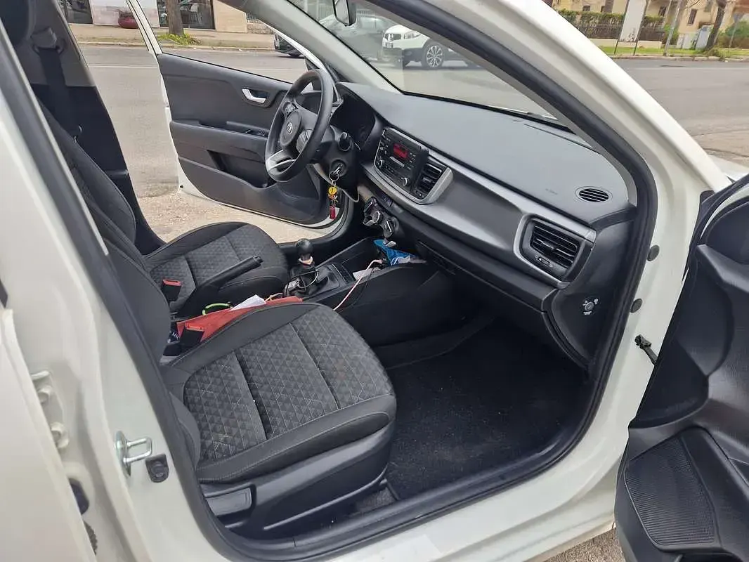 Usata Kia Rio Style 82 CV (60 kW) 2021 Bianco Berlina
