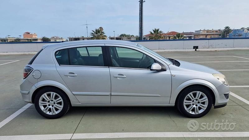 Usata Opel Astra 120 CV (88 kW) 2007 Berlina