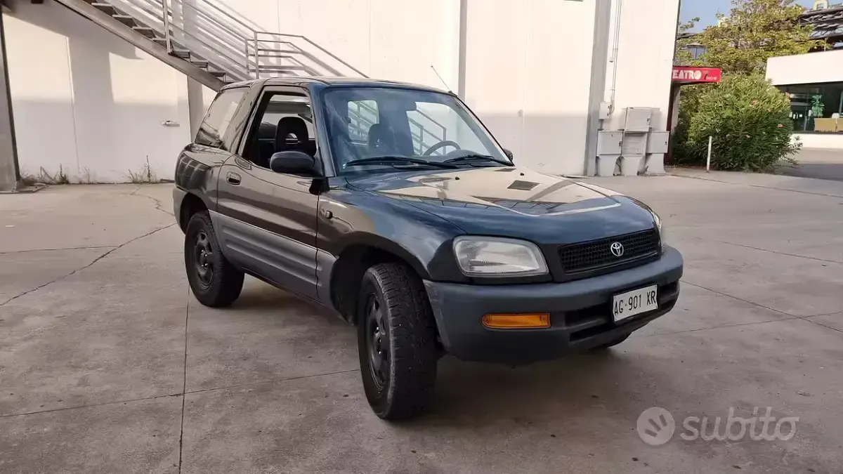 Usata Toyota RAV4 128 CV (94 kW) 1996 Nero SUV
