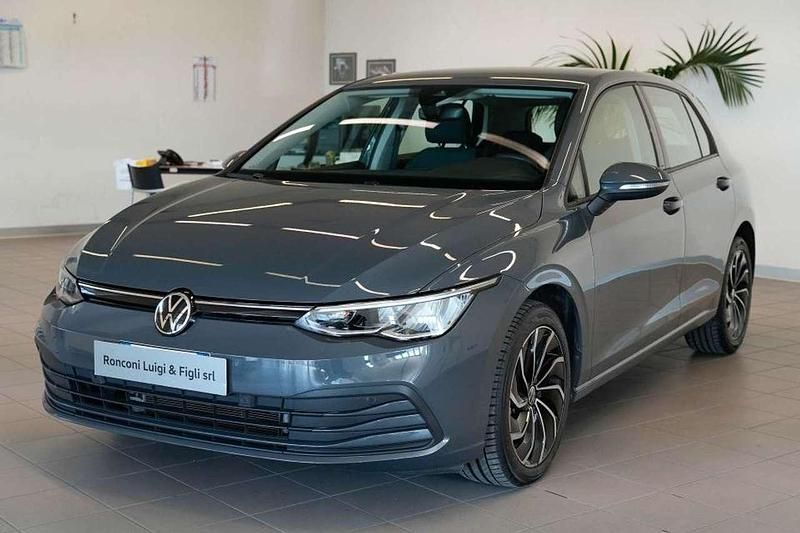 Usata VW Golf VIII Life 116 CV (85 kW) 2022 Dolphin grey Berlina