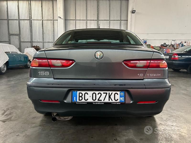 Usata Alfa Romeo 156 144 CV (105 kW) 1999 Grigio Berlina