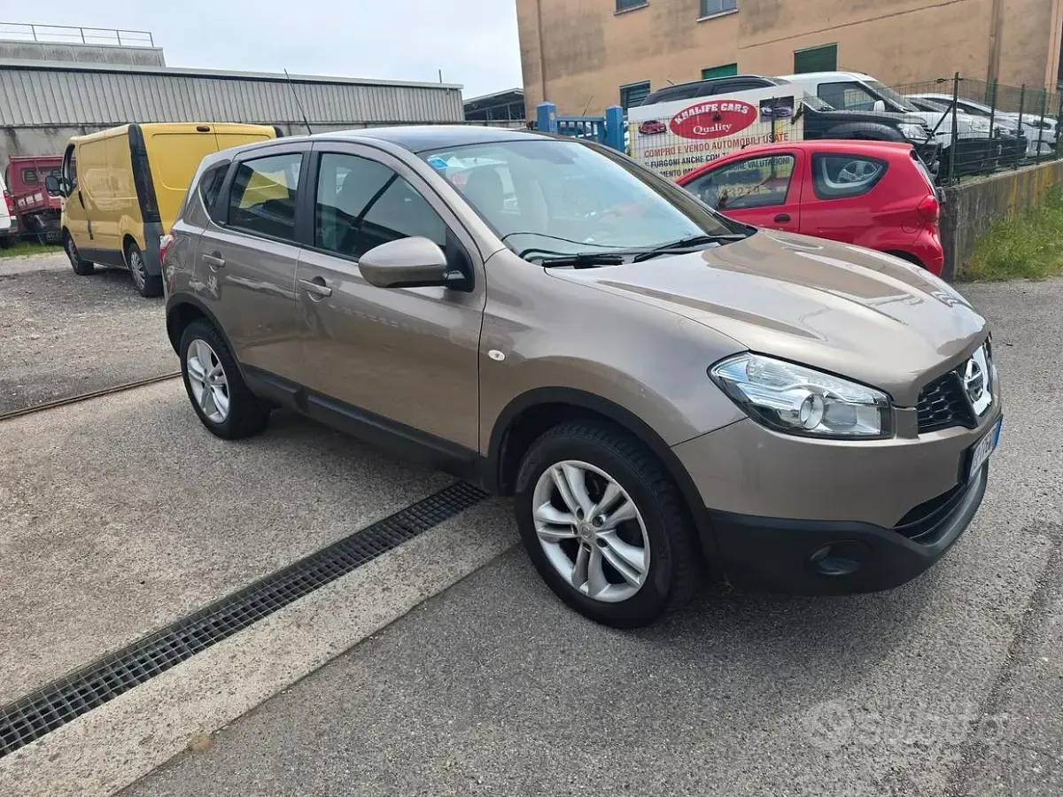 Usata Nissan Qashqai Tekna 131 CV (96 kW) 2013 Marrone SUV