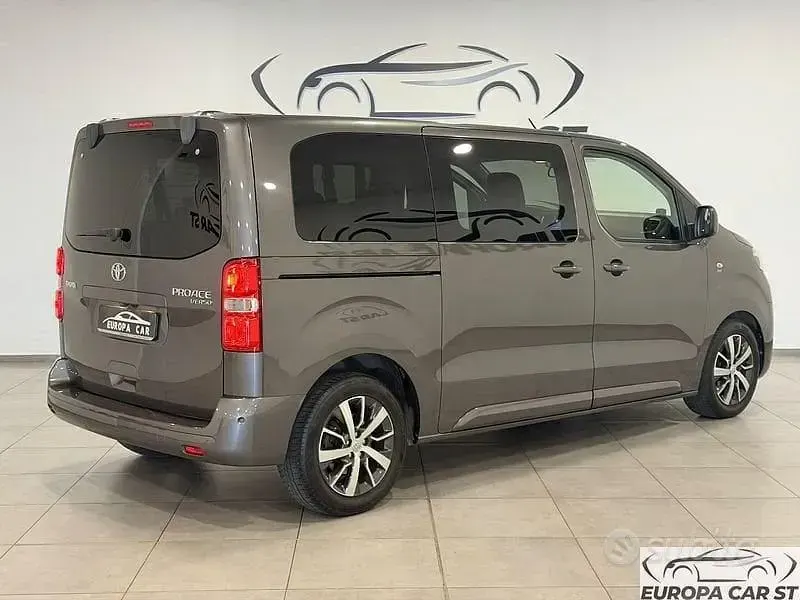 Usata Toyota Proace Verso Luxury 150 CV (110 kW) 2017 Grigio Station wagon