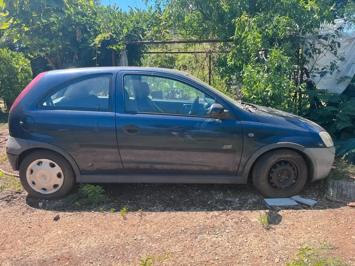 Usata Opel Corsa 75 CV (55 kW) 2001 Bluazzurro Utilitaria