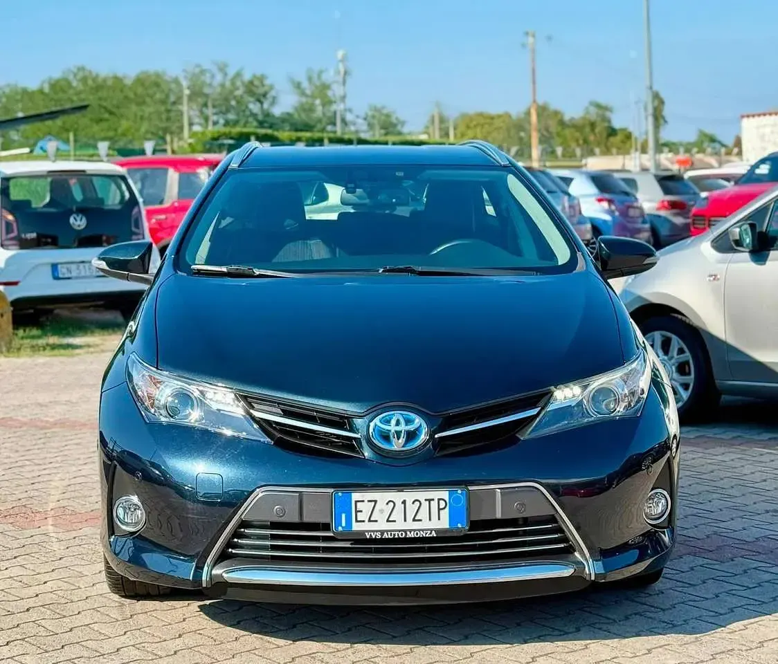 Usata Toyota Auris Hybrid Lounge 99 CV (72 kW) 2015 Blu/azzurro Station wagon