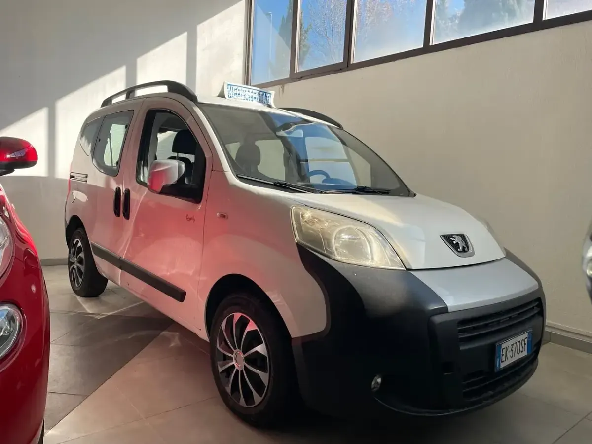 Usata Peugeot Bipper Family 75 CV (55 kW) 2012 Bianco Monovolume