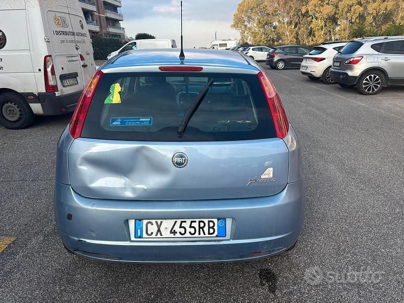 Usata Fiat Punto 80 CV (58 kW) 2005 Blu Berlina