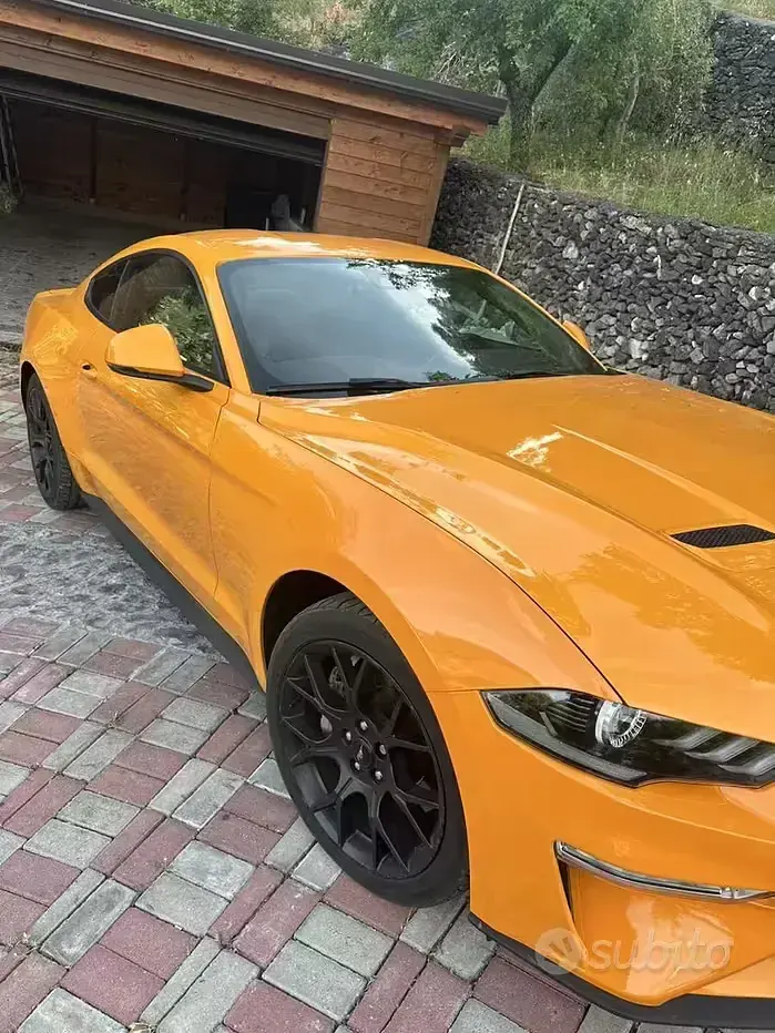 Usata Ford Mustang Fastback 291 CV (214 kW) 2020 Arancione Coupé