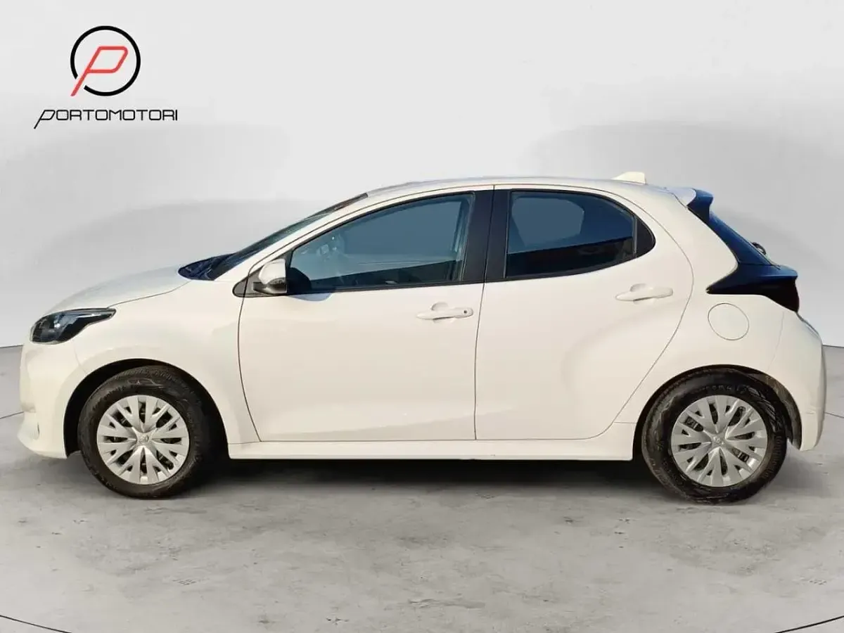 Usata Toyota Yaris Active 92 CV (67 kW) 2025 Bianco Utilitaria