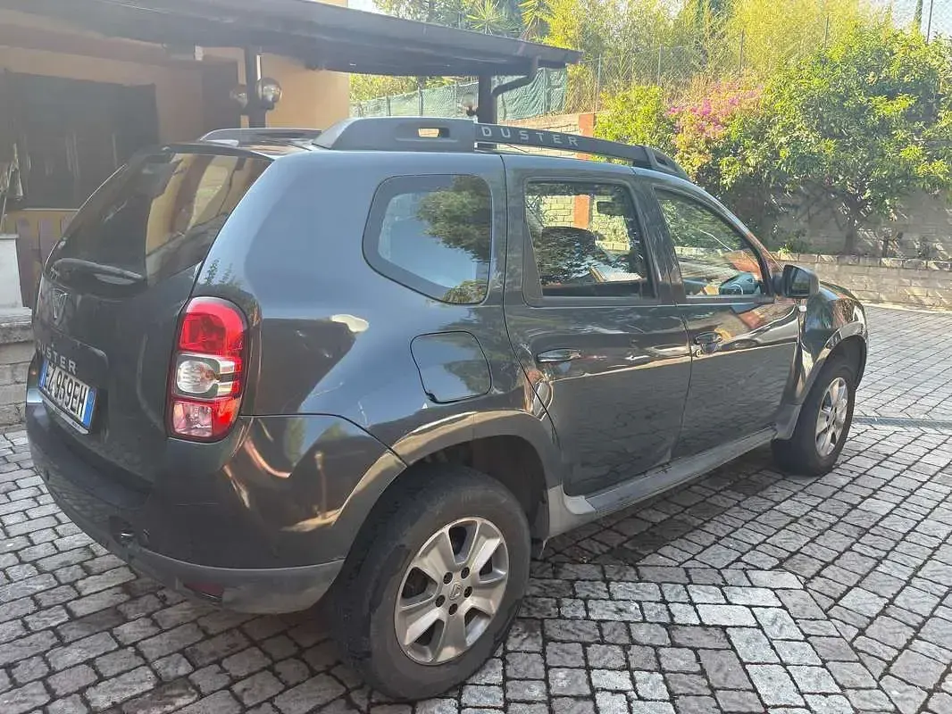 Usata Dacia Duster Lauréate 105 CV (77 kW) 2015 Grigio SUV