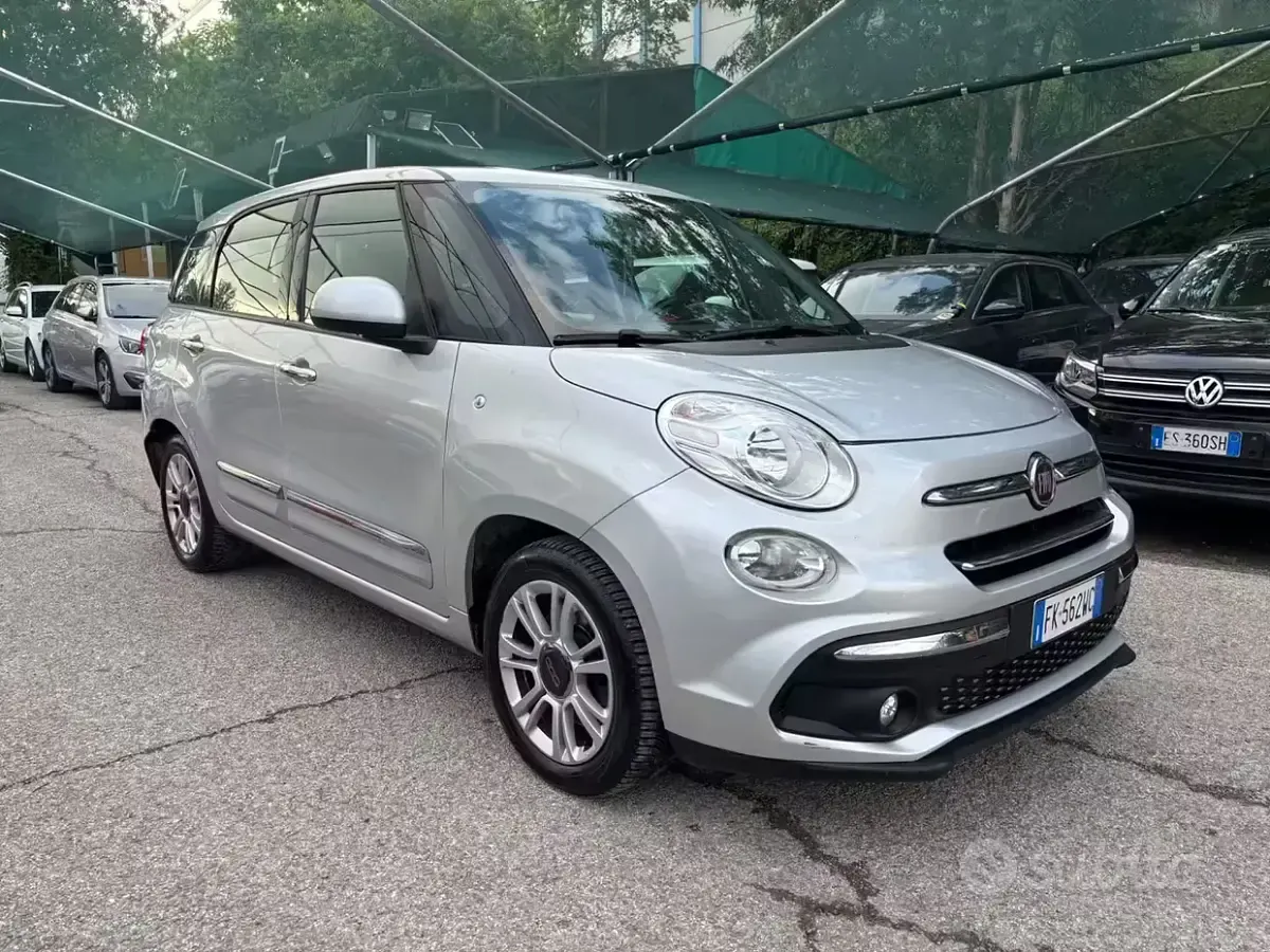 Begagnad Fiat 500L Lounge 120 HK (88 kW) 2017 Grå Minibuss