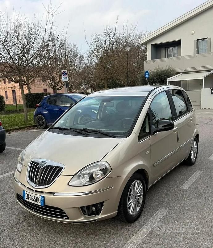 Usata Lancia Musa 77 CV (56 kW) 2012 Grigio Monovolume