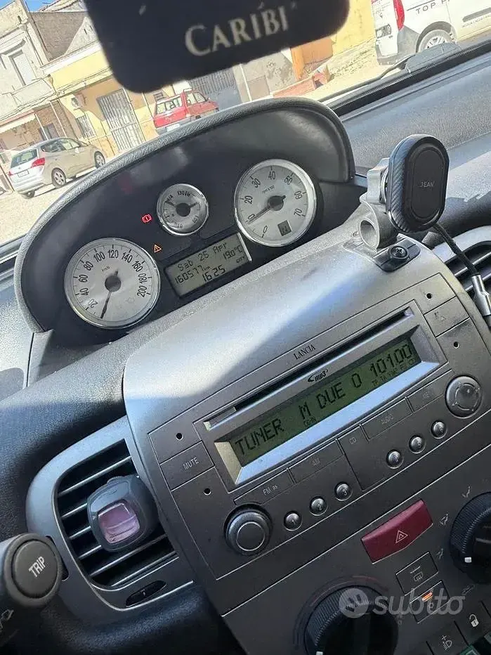 Usata Lancia Ypsilon 75 CV (55 kW) 2008 Grigio Utilitaria