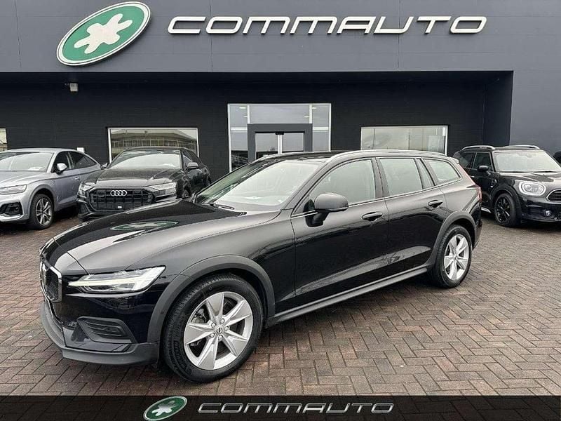 Nero Usata 2023 Volvo V60 CC Core Station wagon | 38.500 € (Buon prezzo) - Immagine 1/4