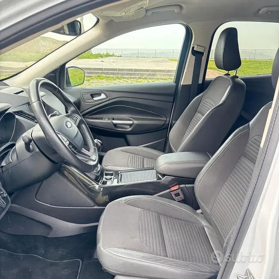Usata Ford Kuga Titanium 150 CV (110 kW) 2017 Bianco SUV