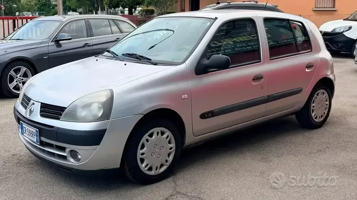 Usata Renault Clio II Dynamique 58 CV (42 kW) 2005 Grigio Berlina