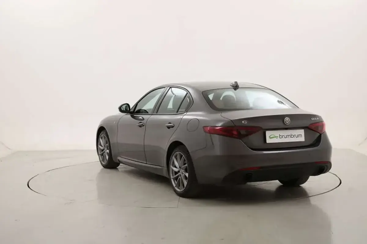 Usata Alfa Romeo Giulia 209 CV (153 kW) 2023 Grigio Berlina