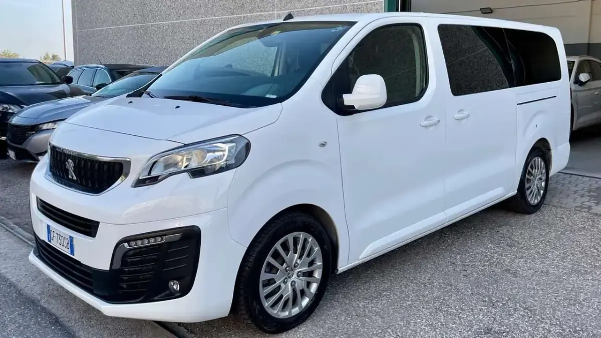 Usata Peugeot Traveller Active 144 CV (105 kW) 2021 Grigio Monovolume