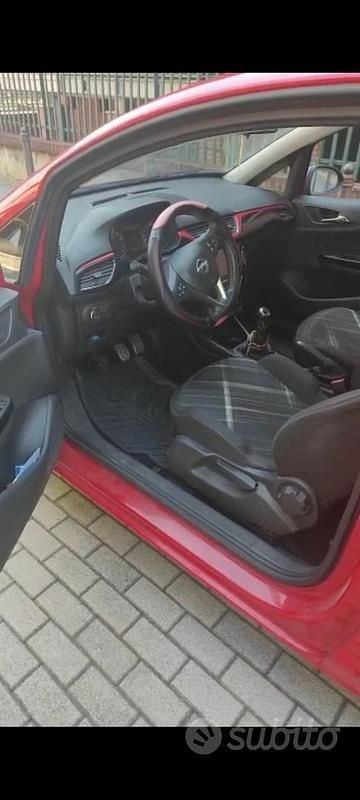 Usata Opel Corsa 69 CV (50 kW) 2017 Rosso Coupé