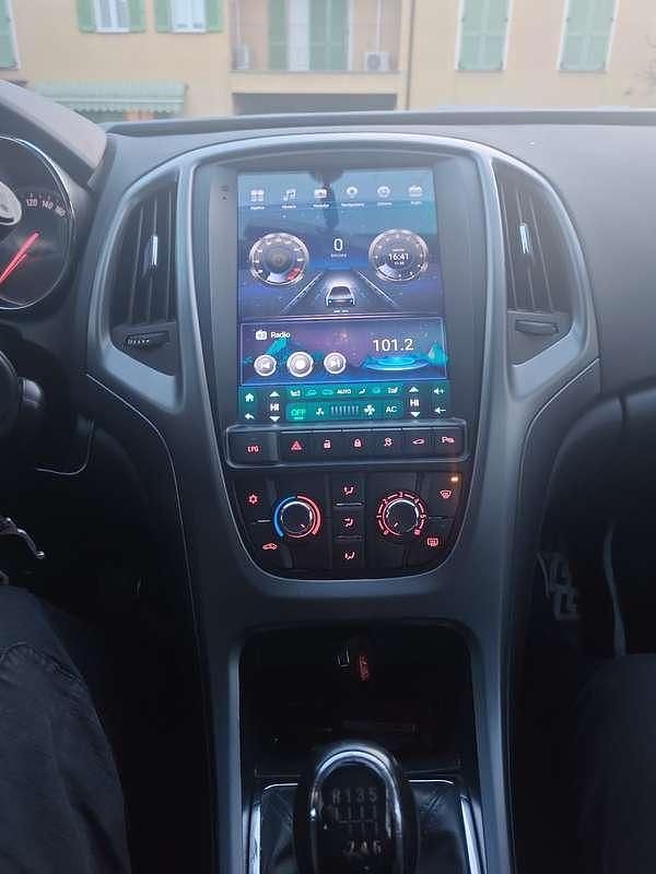 Usata 2014 Opel Astra Tre volumi | 5000 € (Buon prezzo) - Immagine 1/4