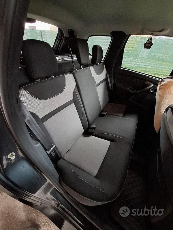 Usata Dacia Duster Lauréate 110 CV (80 kW) 2017 Grigio SUV