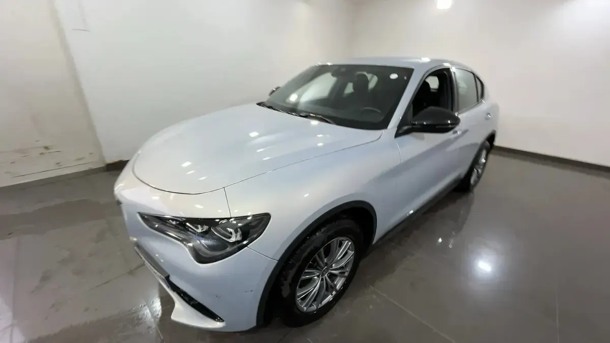 Usata Alfa Romeo Stelvio Super 210 CV (154 kW) 2023 Grigio moonlight met. SUV