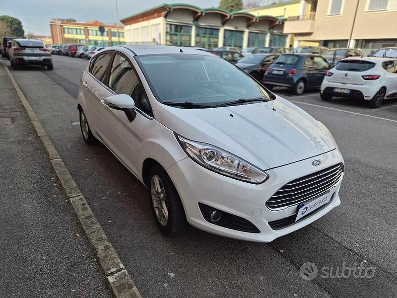 Usata Ford Fiesta Titanium 80 CV (58 kW) 2014 Bianco Berlina