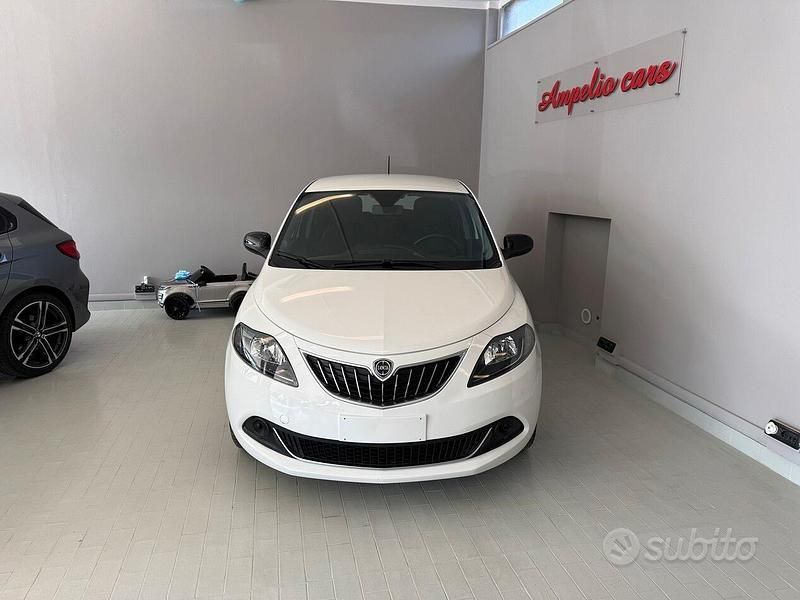 Usata Lancia Ypsilon Silver 69 CV (50 kW) 2022 Bianco Utilitaria