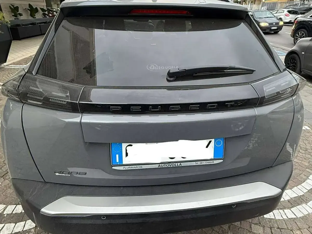 Usata Peugeot 2008 Allure 131 CV (96 kW) 2023 Grigio SUV