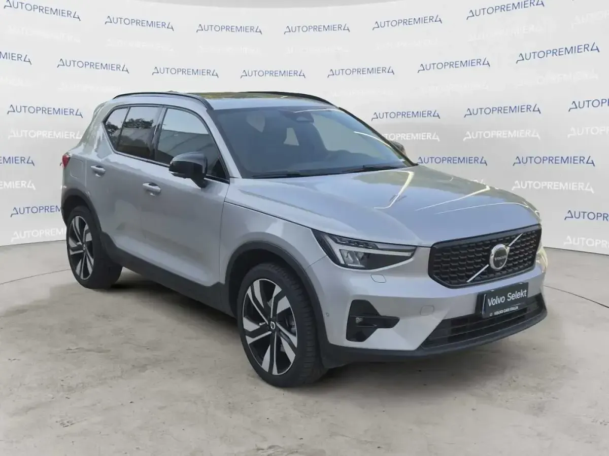 Usata Volvo XC40 120 CV (88 kW) 2026 Argento SUV