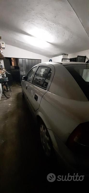 Usata Opel Astra 101 CV (74 kW) 1999 Grigio Berlina
