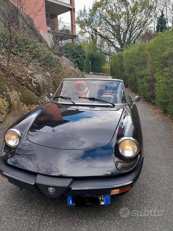 Usata Alfa Romeo Spider 109 CV (80 kW) 1986 Nero Cabrio