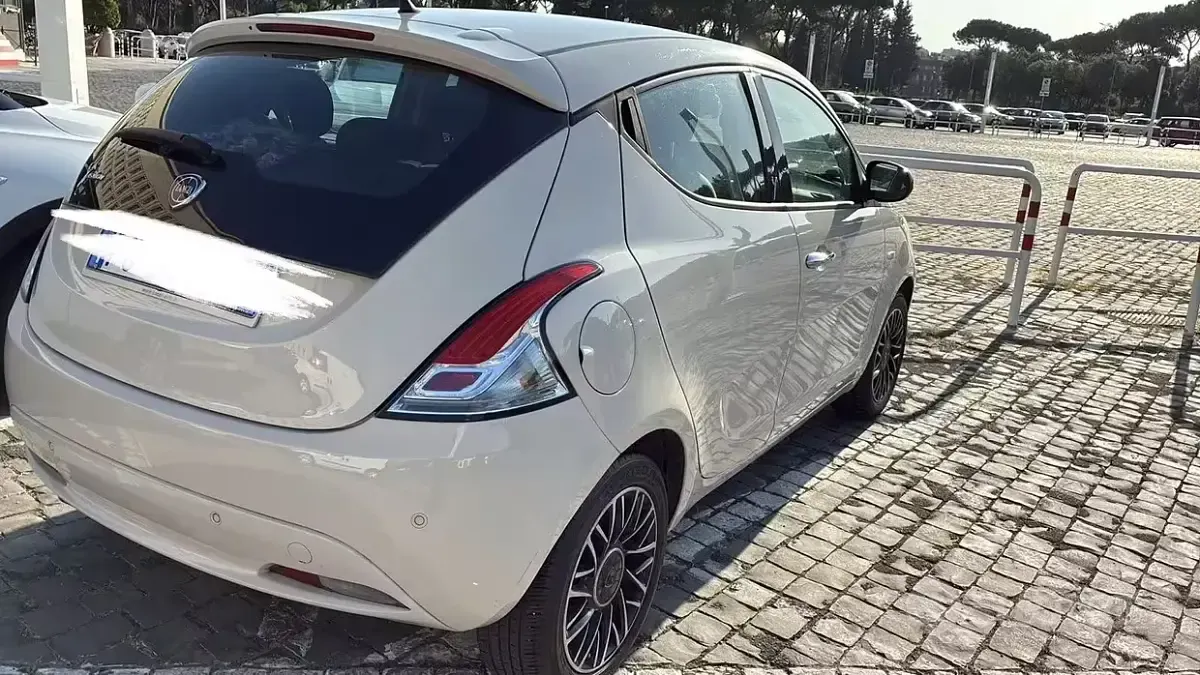 Usata Lancia Ypsilon 60 CV (44 kW) 2016 Utilitaria