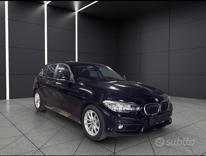 Begagnad BMW 118 Advantage 150 HK (110 kW) 2018 Svart Halvkombi