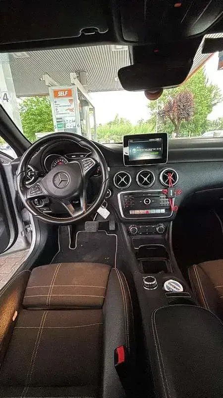 Usata Mercedes A200 Premium 136 CV (100 kW) 2016 Argento Utilitaria