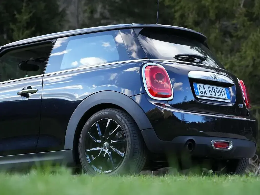 Usata Mini ONE 102 CV (75 kW) 2015 Nero Utilitaria