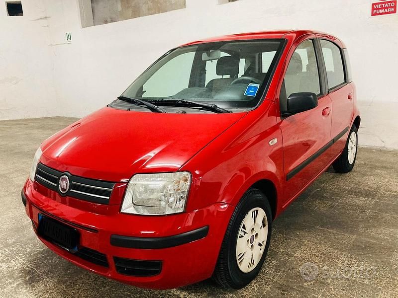 Rosso Usata 2009 Fiat Panda Tre volumi | 3900 € (Buon prezzo) - Immagine 1/4