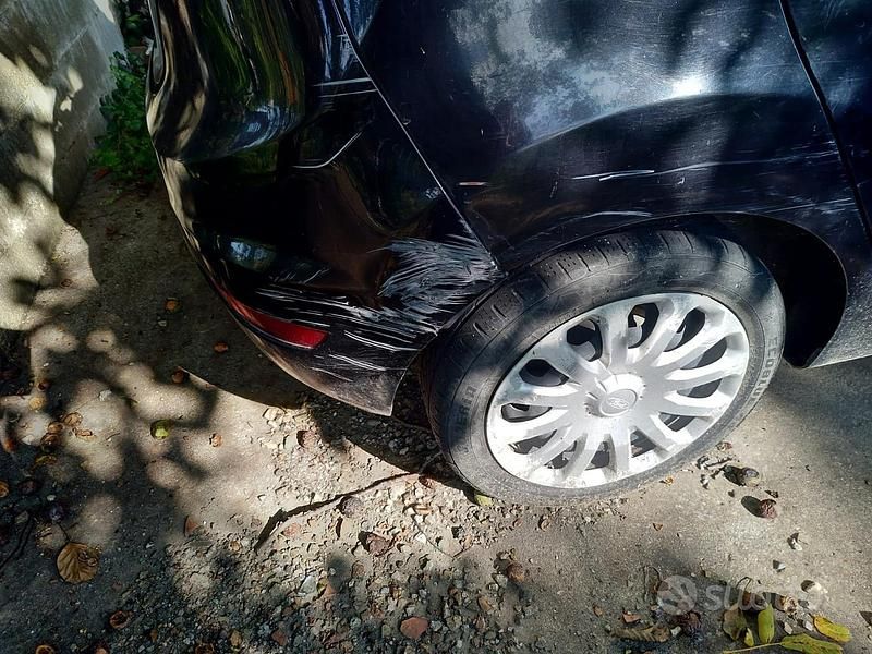 Usata Ford Fiesta 82 CV (60 kW) 2008 Nero Utilitaria