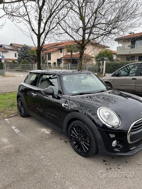 Usata Mini One D 102 CV (75 kW) 2018 Nero Utilitaria