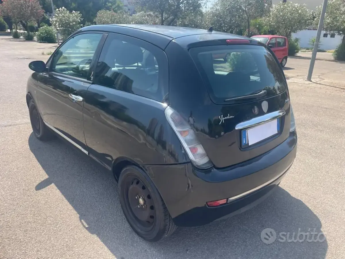 Usata Lancia Ypsilon 90 CV (66 kW) 2007 Nero Utilitaria