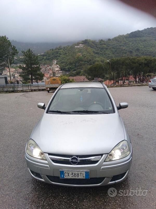 Usata Opel Corsa 2005 Grigio Berlina