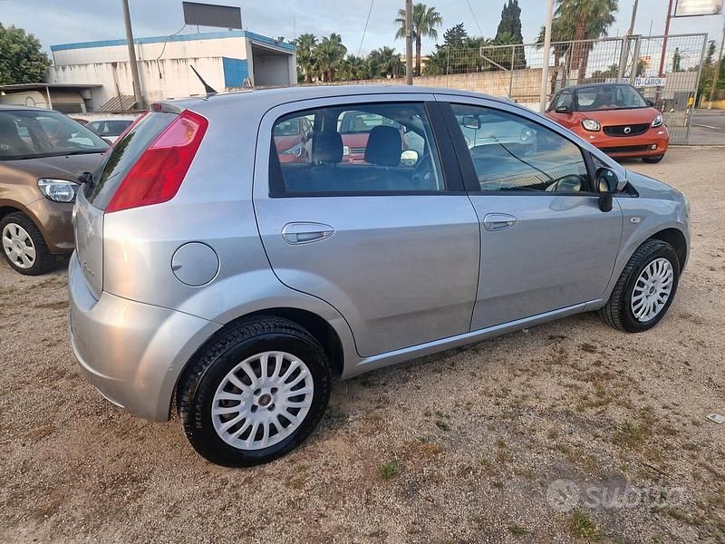 Usata Fiat Grande Punto Dynamic 77 CV (56 kW) 2009 Grigio Utilitaria