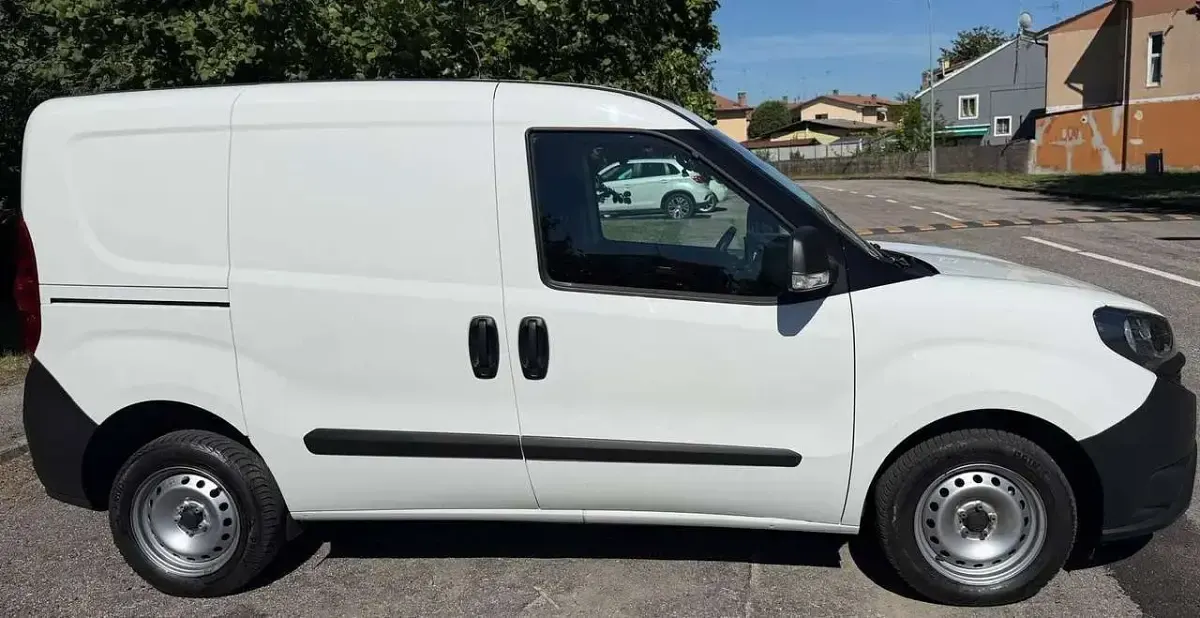 Usata Fiat Doblò Active 105 CV (77 kW) 2021 Bianco gelato Monovolume